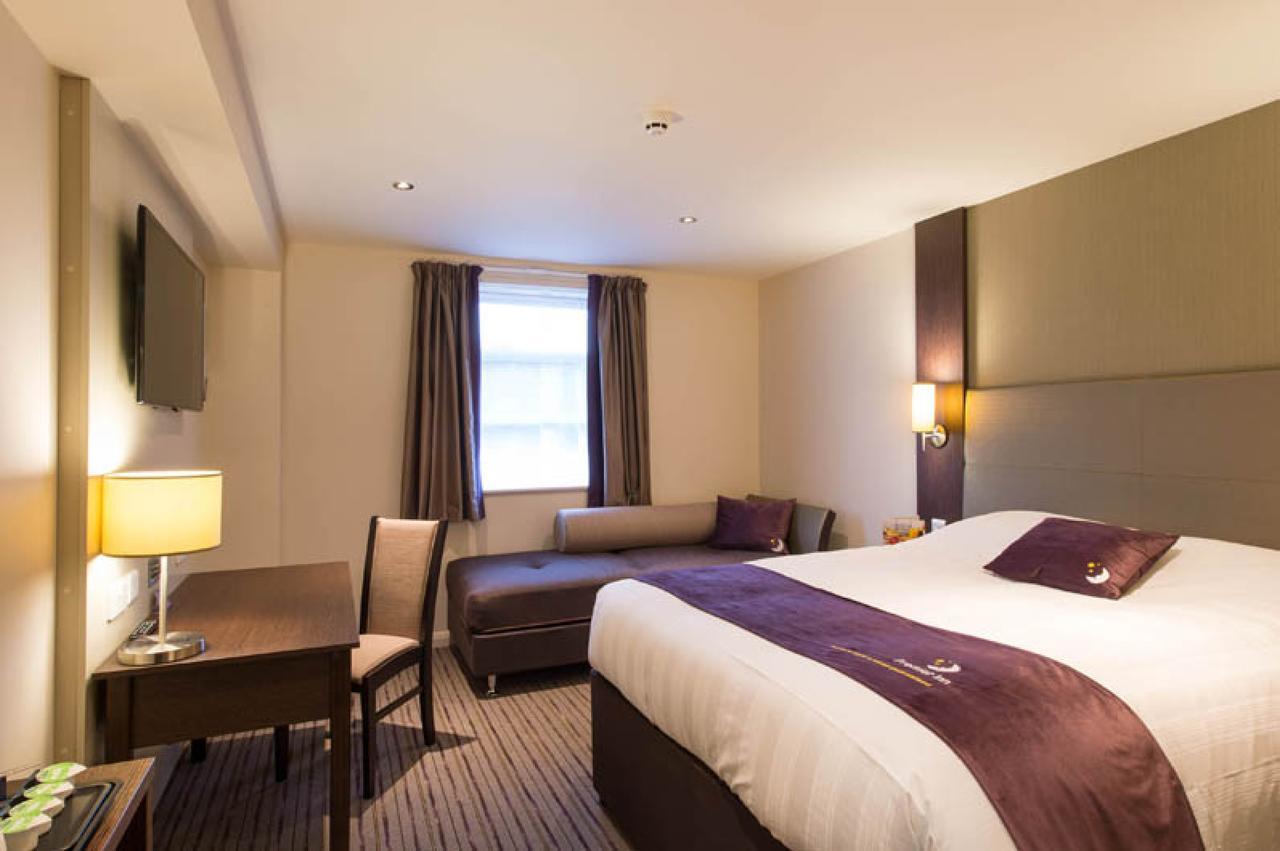 Premier Inn London Clapham Екстер'єр фото
