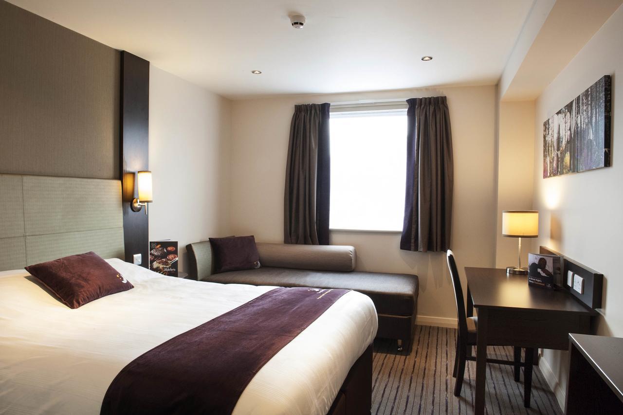 Premier Inn London Clapham Екстер'єр фото