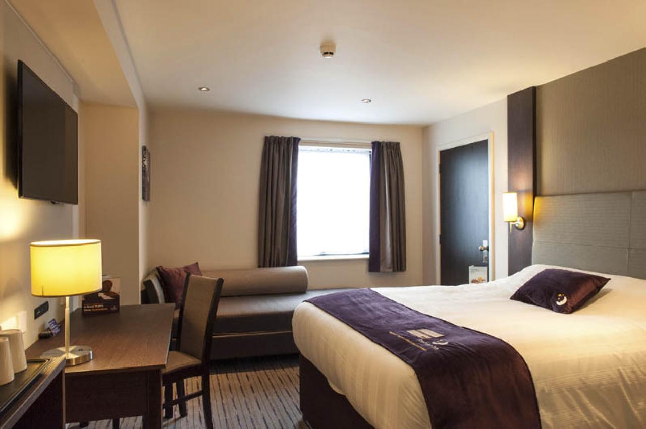 Premier Inn London Clapham Екстер'єр фото